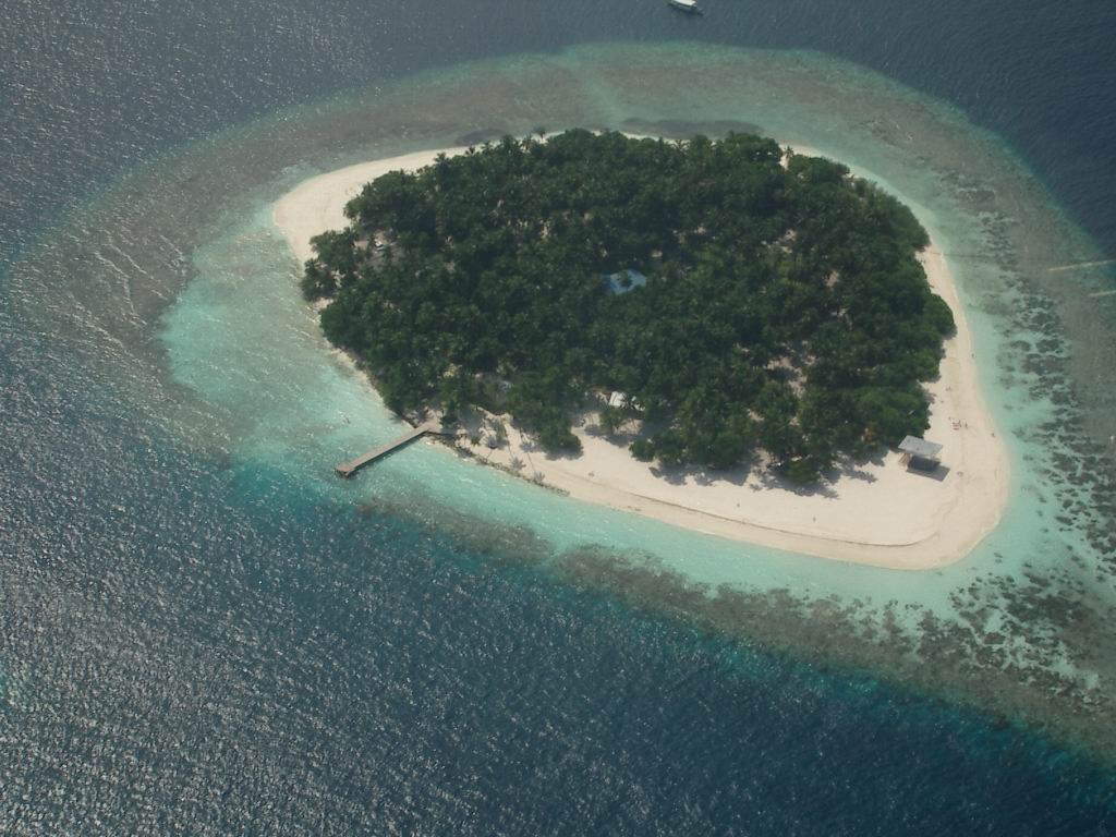 Maldives_-_Kuda_Bandos_island